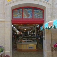 Een kleurige markt in Châtelaillon-Plage (regio Nouvelle-Aquitaine)